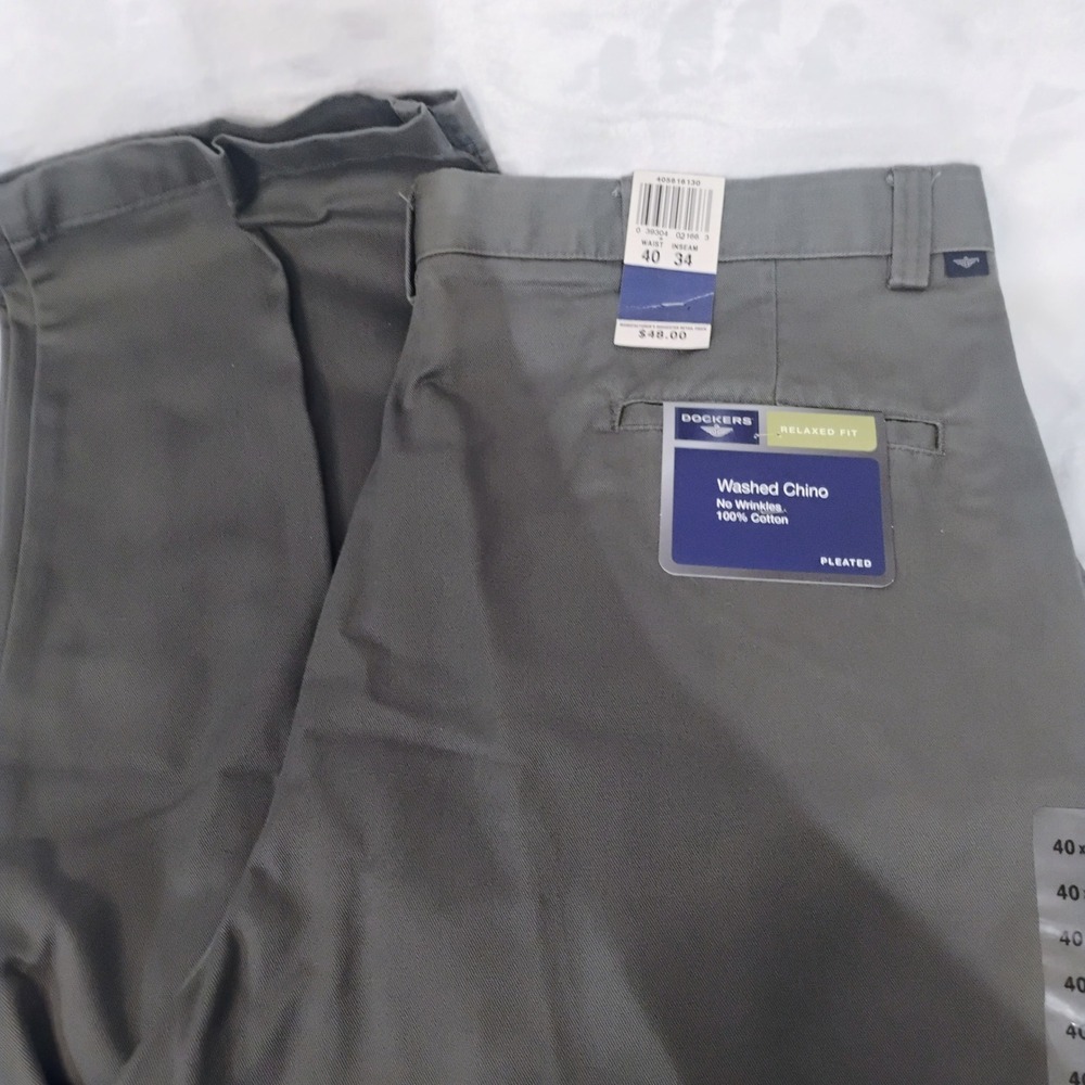 Dockers Mens Washed Chino Relaxed Fit Pleated Pants Olive Gray 40x34 NWT Y